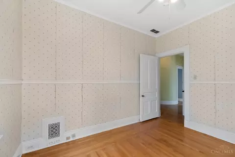 Bedroom - 3315 Morrison Ave, Cincinnati, OH 45220 photo 2 of 8