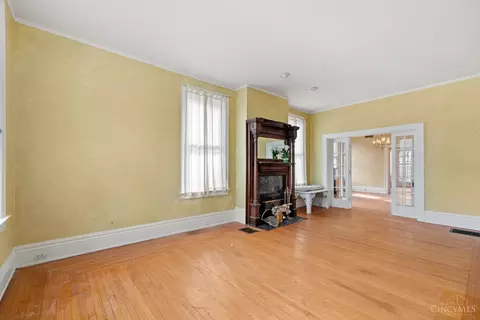 Living - 3315 Morrison Ave, Cincinnati, OH 45220 photo 2 of 6