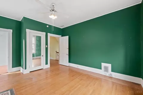 Bedroom - 3315 Morrison Ave, Cincinnati, OH 45220 photo 6 of 8