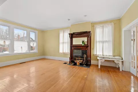 Living - 3315 Morrison Ave, Cincinnati, OH 45220 photo 1 of 6