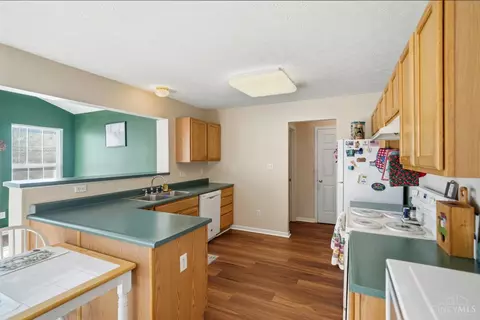 Kitchen - 75 Teil Tree Ct, Monroe, OH 45050 photo 2 of 2
