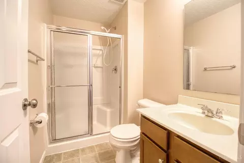 Bath - 4166 Keller Ct, Cincinnati, OH 45245 photo 1 of 4