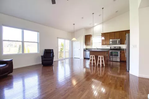 Living - 4166 Keller Ct, Cincinnati, OH 45245 photo 4 of 4
