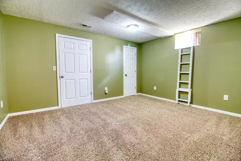 Bedroom - 4166 Keller Ct, Cincinnati, OH 45245 photo 5 of 9