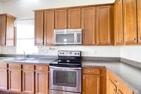 Kitchen - 4166 Keller Ct, Cincinnati, OH 45245 photo 2 of 5