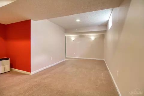 Living - 4166 Keller Ct, Cincinnati, OH 45245 photo 3 of 4