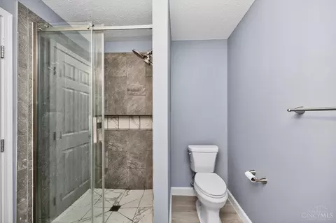 Bath - 520 Hafton Ct, Maineville, OH 45039 photo 4 of 7