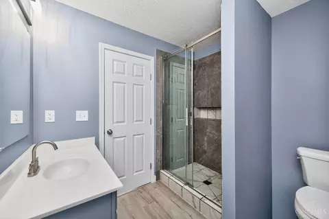 Bath - 520 Hafton Ct, Maineville, OH 45039 photo 6 of 7