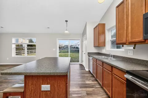 Kitchen - 520 Hafton Ct, Maineville, OH 45039 photo 2 of 4