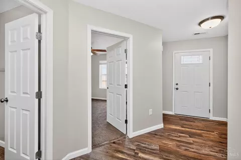 Entry Way - 520 Hafton Ct, Maineville, OH 45039 photo 2 of 4