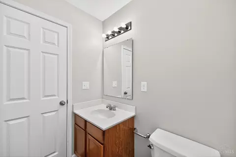 Bath - 520 Hafton Ct, Maineville, OH 45039 photo 2 of 7