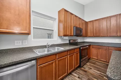 Kitchen - 520 Hafton Ct, Maineville, OH 45039 photo 3 of 4
