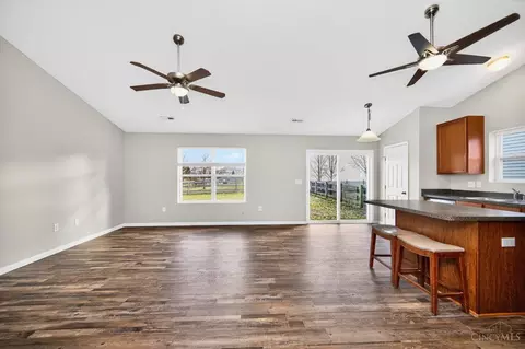 Living - 520 Hafton Ct, Maineville, OH 45039 photo 3 of 7
