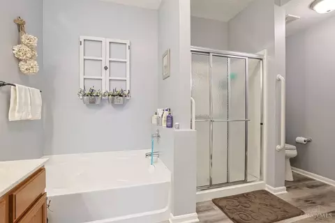 Bath - 140 Timepiece Ln, Harrison, OH 45030 photo 3 of 4