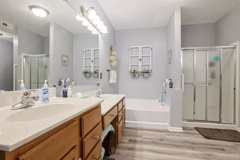 Bath - 140 Timepiece Ln, Harrison, OH 45030 photo 1 of 4
