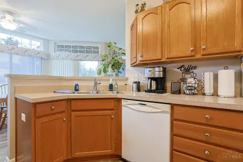 Kitchen - 140 Timepiece Ln, Harrison, OH 45030 photo 3 of 3