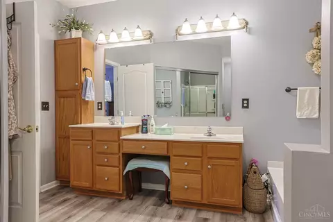 Bath - 140 Timepiece Ln, Harrison, OH 45030 photo 2 of 4