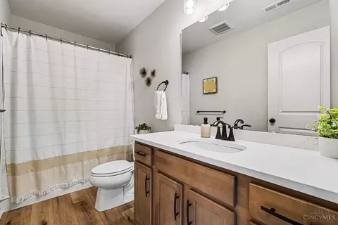 Bath - 936 Pondside Ln, Morrow, OH 45152 photo 3 of 4