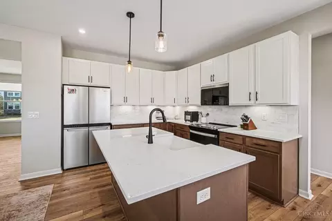 Kitchen - 936 Pondside Ln, Morrow, OH 45152 photo 1 of 4