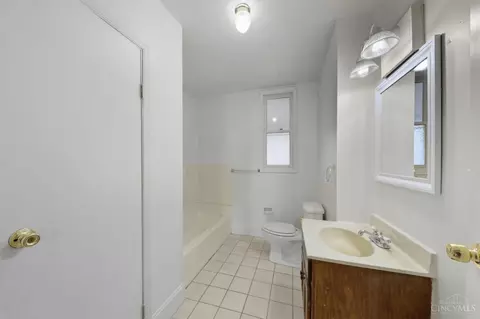 Bath - 1461 Kinney Ave, Cincinnati, OH 45231 photo 1 of 4