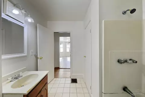 Bath - 1461 Kinney Ave, Cincinnati, OH 45231 photo 3 of 4