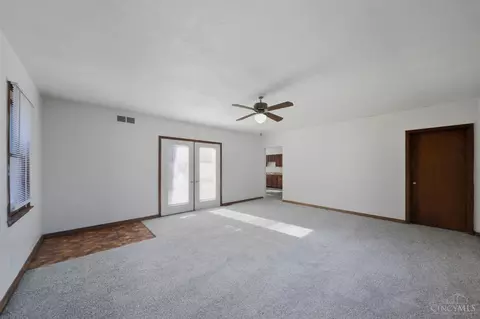 Living - 1461 Kinney Ave, Cincinnati, OH 45231 photo 2 of 4