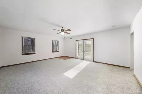 Living - 1461 Kinney Ave, Cincinnati, OH 45231 photo 3 of 4