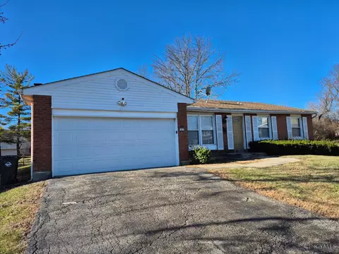 1477 Kelvin Ct, Forest Park, OH 45240