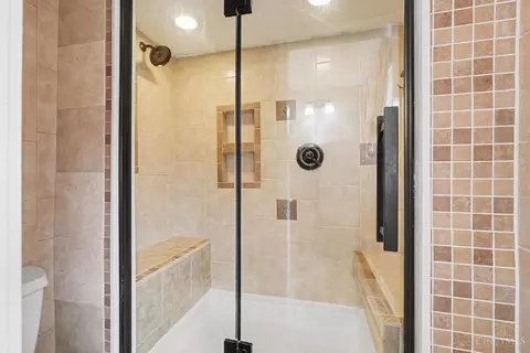 Bath - 425 Mcintosh Dr, Cincinnati, OH 45255 photo 4 of 4