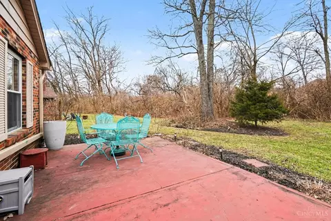 Exterior - 425 Mcintosh Dr, Cincinnati, OH 45255 photo 5 of 6