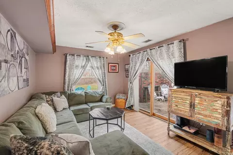 Living - 425 Mcintosh Dr, Cincinnati, OH 45255 photo 1 of 2