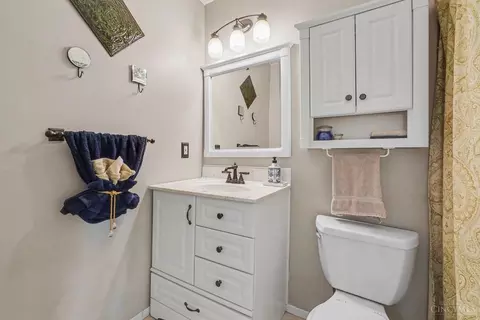 Bath - 425 Mcintosh Dr, Cincinnati, OH 45255 photo 2 of 4