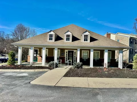 5473 Michelles Oak Ct, Cincinnati, OH 45248 photo 2