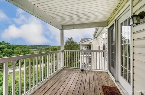 5473 Michelles Oak Ct, Cincinnati, OH 45248 photo 4