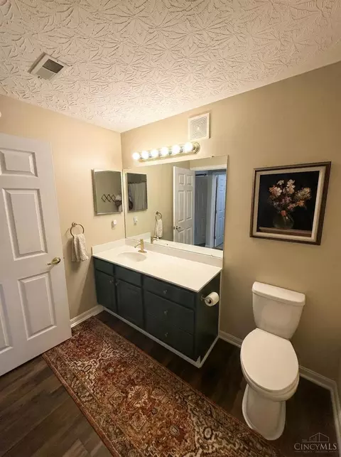 5473 Michelles Oak Ct, Cincinnati, OH 45248 photo 6
