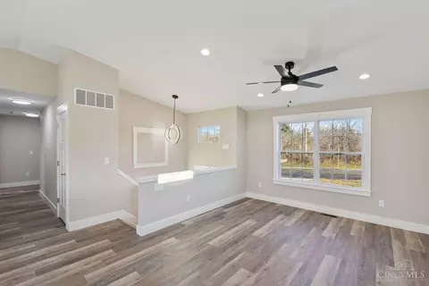 Living - 1123 Compton Rd, Cincinnati, OH 45231 photo 1 of 4