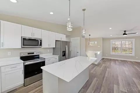 Kitchen - 1123 Compton Rd, Cincinnati, OH 45231 photo 3 of 4