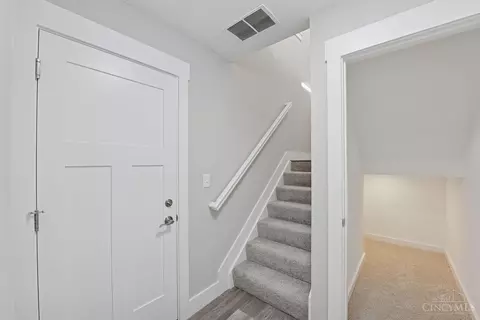 Entry Way - 1123 Compton Rd, Cincinnati, OH 45231 photo 2 of 3