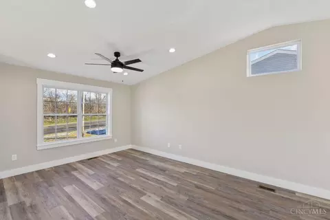 Living - 1123 Compton Rd, Cincinnati, OH 45231 photo 2 of 4