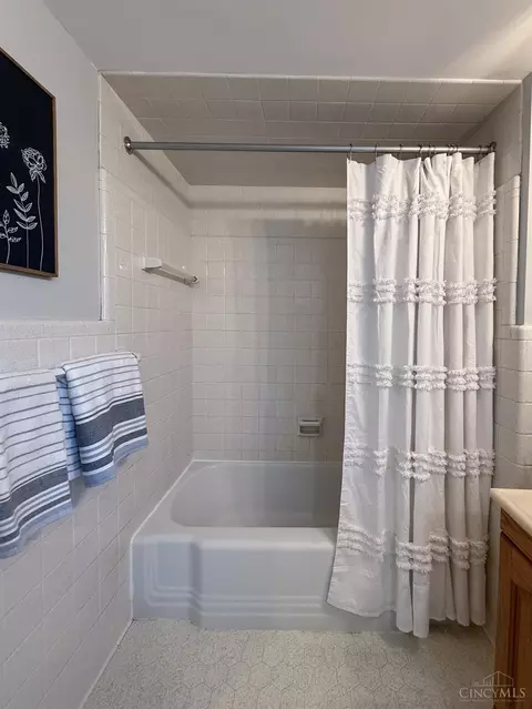 Bath - 148 Sylvia Ln, Reading, OH 45215 photo 12 of 12