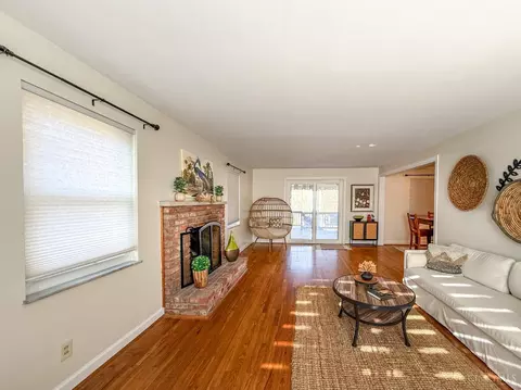 Living - 148 Sylvia Ln, Reading, OH 45215 photo 2 of 7