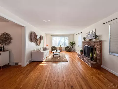Living - 148 Sylvia Ln, Reading, OH 45215 photo 6 of 7