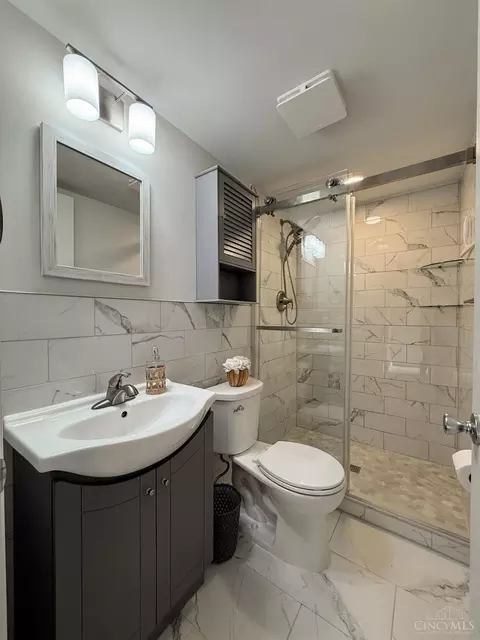 Bath - 148 Sylvia Ln, Reading, OH 45215 photo 1 of 12