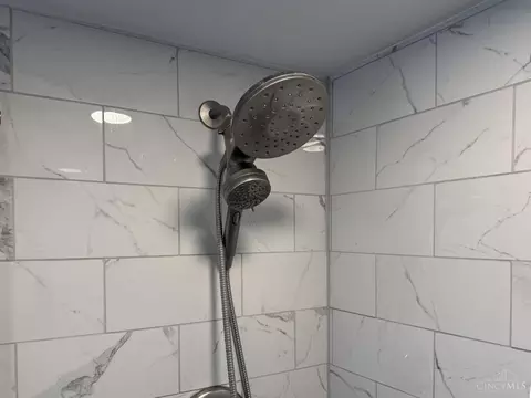 Bath - 148 Sylvia Ln, Reading, OH 45215 photo 7 of 12