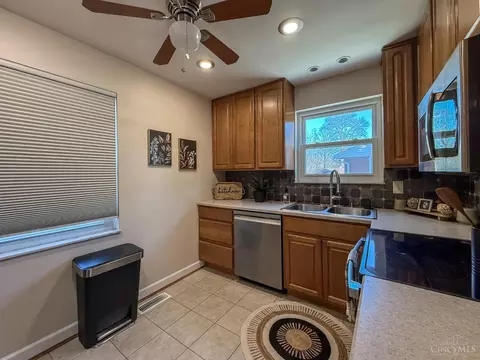Kitchen - 148 Sylvia Ln, Reading, OH 45215 photo 2 of 5