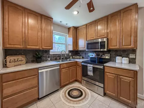 Kitchen - 148 Sylvia Ln, Reading, OH 45215 photo 3 of 5