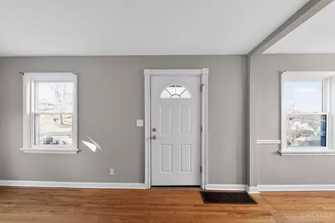 Entry Way - 1762 Ashbrook Dr, Cincinnati, OH 45238 photo 1 of 2