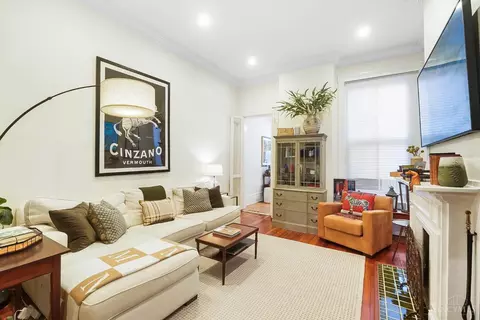 Living - 905 Paradrome St, Cincinnati, OH 45202 photo 4 of 5