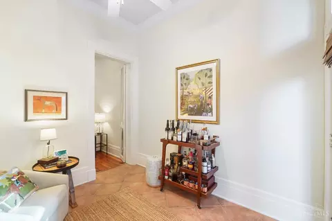 Entry Way - 905 Paradrome St, Cincinnati, OH 45202 photo 3 of 7