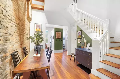 Entry Way - 905 Paradrome St, Cincinnati, OH 45202 photo 2 of 7